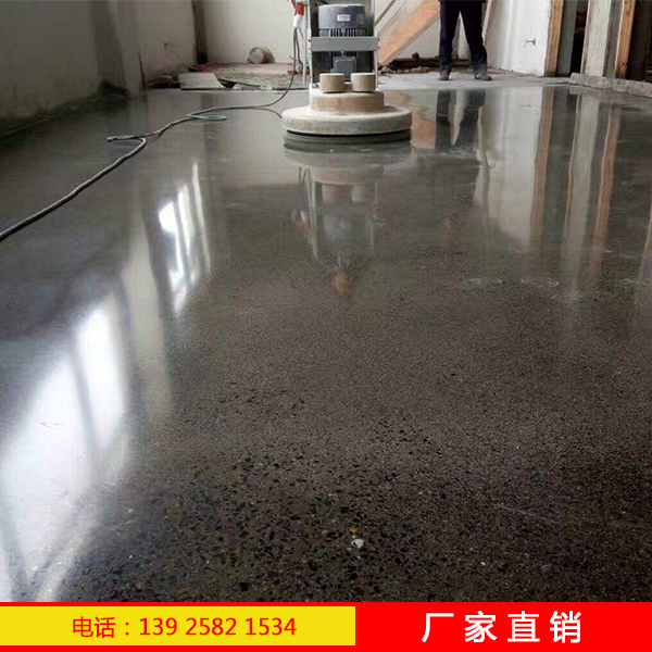 混凝土硬化劑用在新澆筑新的地面光亮，耐磨平整度更好哦