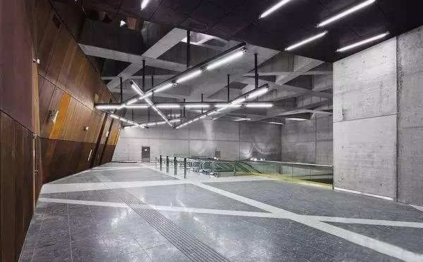混凝土硬化劑地面施工過(guò)程中的注意事項